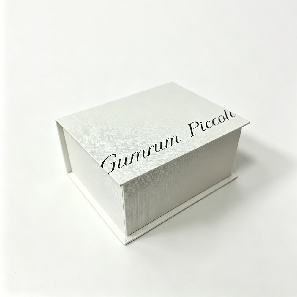 Gift Packaging Magnetic Closure Boxes White With Gold Foil / Flocking Insert