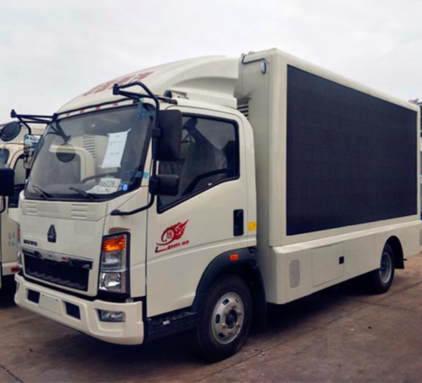 Waterproof Digital Advertising Truck 90km/H , Electronic Billboard Truck Loop Ventilation