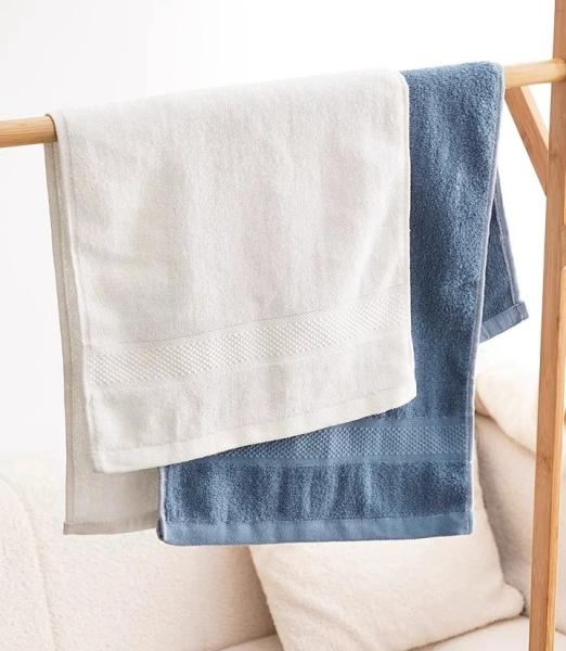 Set de toallas de baño blancas personalizadas 70 * 140cm 100% de algodón Toallas de hotel para baño en casa de lujo