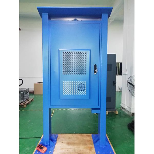 Manufacturer wholesales 55-inch multimedia canopy-style vertical outdoor lcd display panel