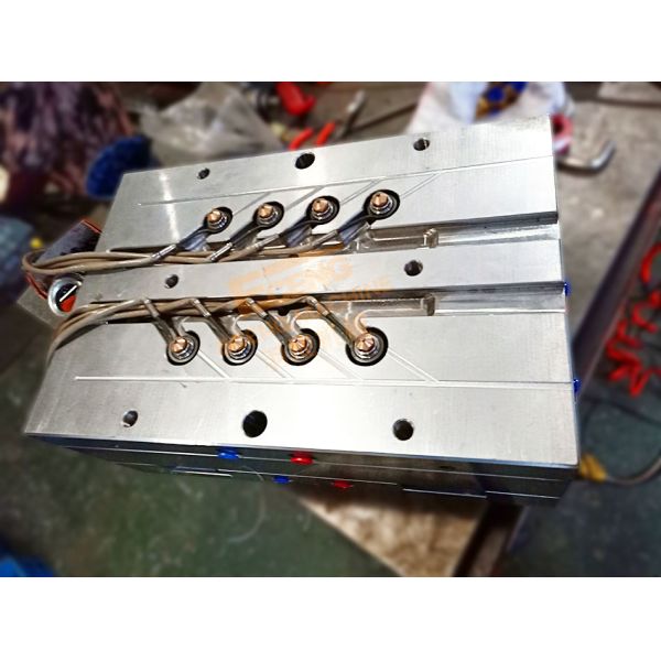 8 Cavity 4Cr13 SS PET Bottle Mould