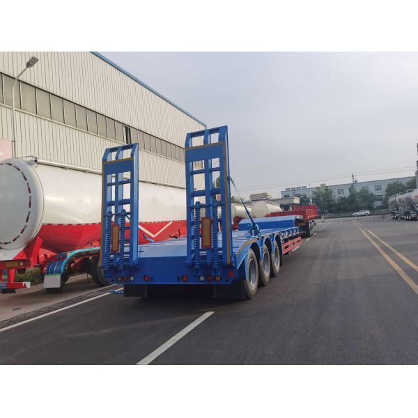 Custom 3 Axle Flatbed Semi Trailer Tractor Trucks 40 Ft Semi Low Bed Trailer