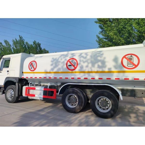 Manual Transmission HOWO 6X4 20 28cbm 20000 Liters 6000 Gallon 371HP Oil Fuel Tanker Truck