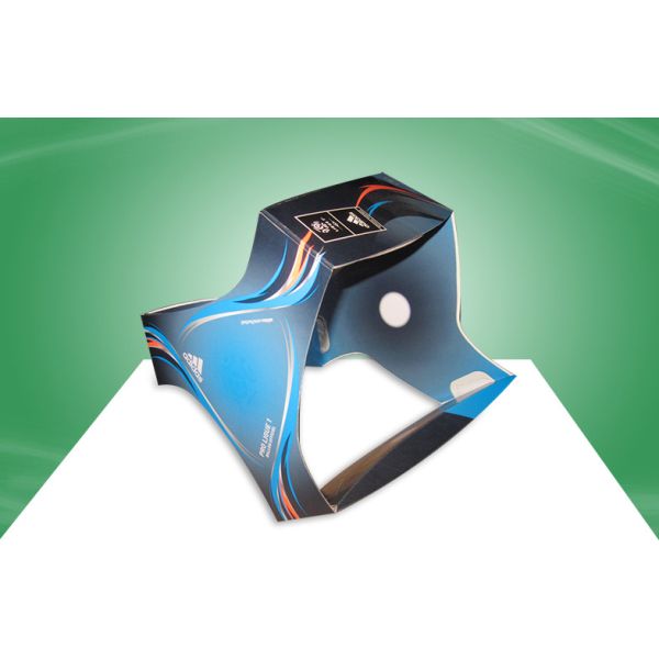 Складывающ упаковку еды коробок картона упаковывая, заверните коробки в бумагу п