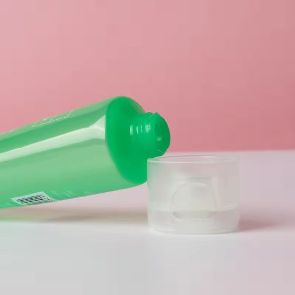 Tubes à capuche translucides pour les produits cosmétiques sur mesure 60 ml