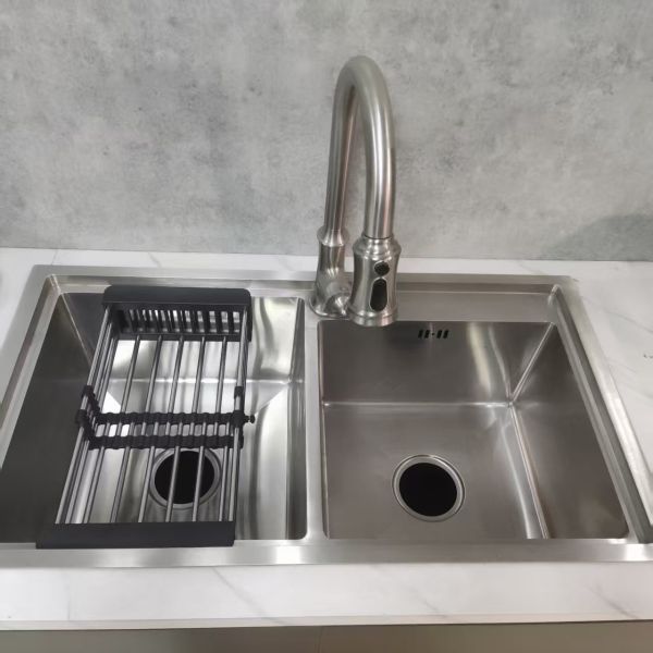 Handmade Stainless Steel Kitchen Sink with Food Grade 304/316 Material and Cleaning-Cutting-Draining Integrated Design