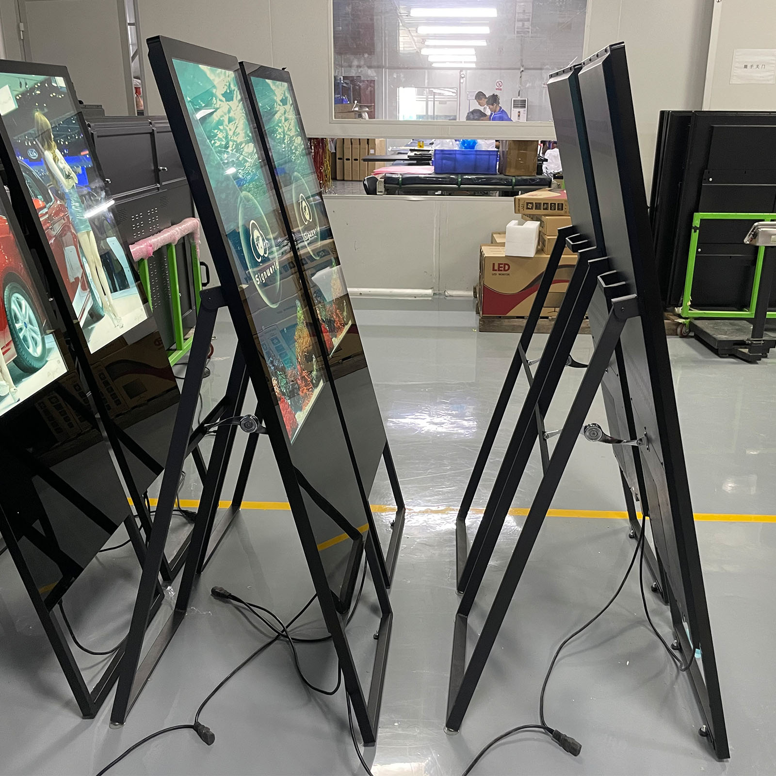 32 43 55 дюймовый внутренний сенсорный экран LCD наружный рекламный проигрыватель тотем киоск CMS программное обеспечение LED дисплей цифровые вывески