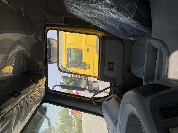 Used Howo Sinotruk 371 6x4 T7 Tractor Truck With Front Axle 7.5T 6 Cylinders