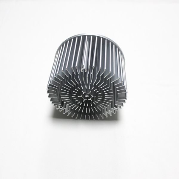 Приведенный освещающ ковка вхолодную круглый теплоотвод с существуя Dia 110mm прессформы