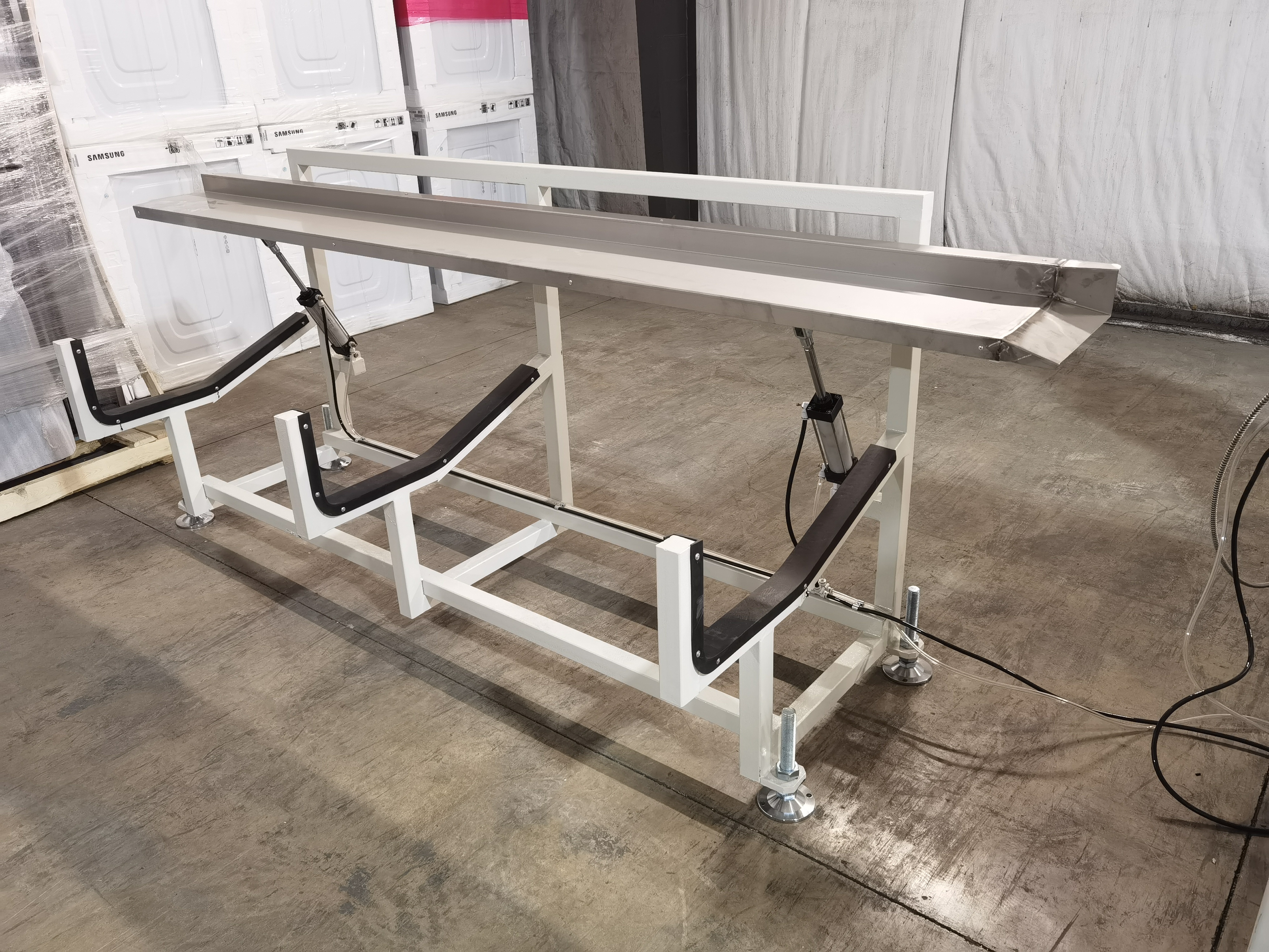 Langbo Plant PVC surface-mount skirting board with PVC laminating and pulverizing machine