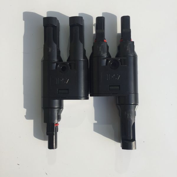 Black Solar Branch Connector Y PPO Insulationg Material Excellent Moisture Resistance