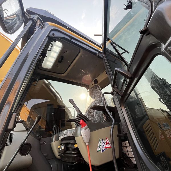 Middle Size Komatsu PC200-8MO Used Crawler Excavator 110kw Rated Power 20 Ton Weight