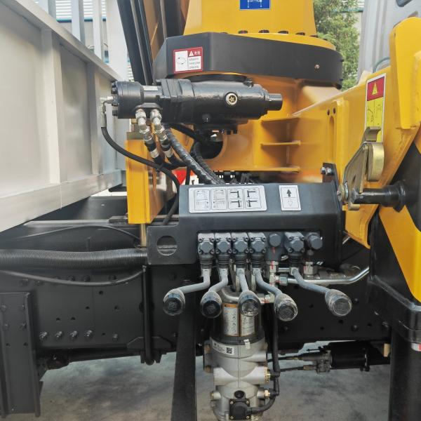 8Ton Mobile Manipulator Knuckle Boom Truck Crane 340HP SQZ160