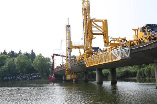 VOLVO Chassis 8x4 394HP 22m Mobile Bridge Inspection Platform 12420X4000X2500