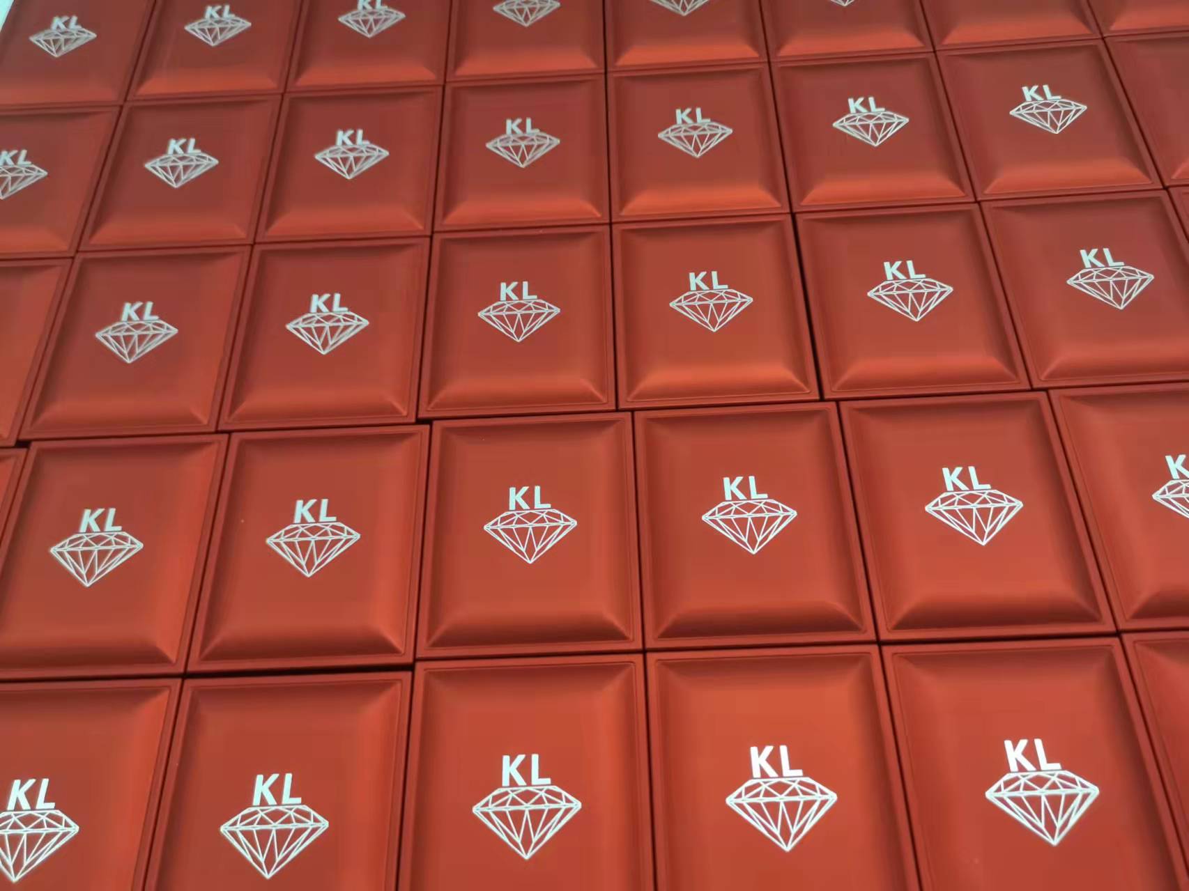 Premium Emerald & Jewelry Packaging Factory Wholesale Luxury Square Plastic Box with LED Light & Custom Logo