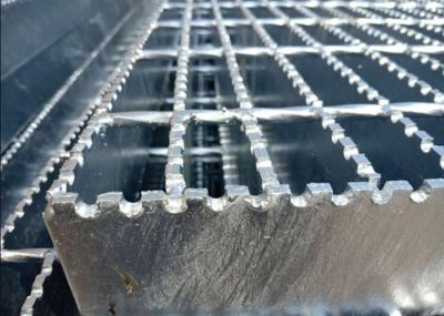 32×3 270g/M2 Zinc Coated Galvanized Serrated Bar Grating 8mm Cross