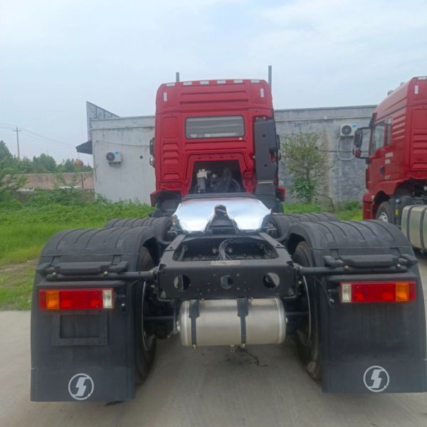 Shaanxi Automobile Delong 6X4 Diesel Tractor Truck Sales for Towing Semi Trailer Needs