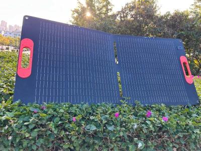 Chargeur de panneau solaire pliable étanche à l'eau 23,5% d'efficacité IP65 résistant aux intempéries
