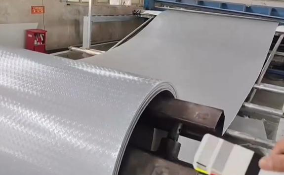 Panel FRP recubierto de goma resistente a impactos con superficie flexible y color rico