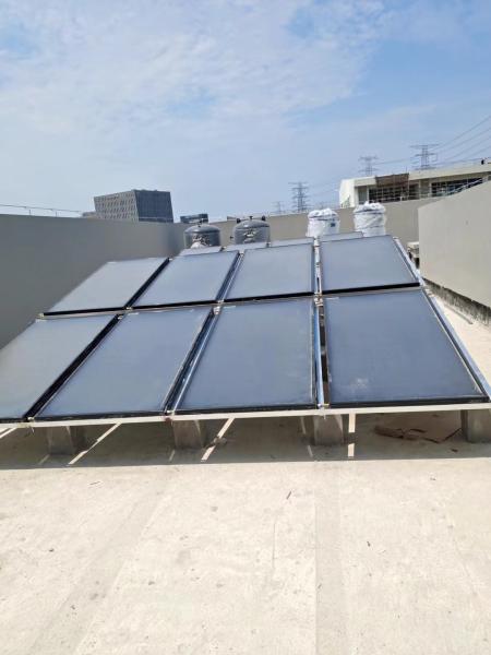 Sistema de aquecimento comercial de água do painel 5000l solar combinado com o híbrido da bomba de calor