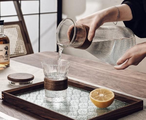 Carafe de vidro com tampa de madeira para bebida de água Anel de silicone de uso diário