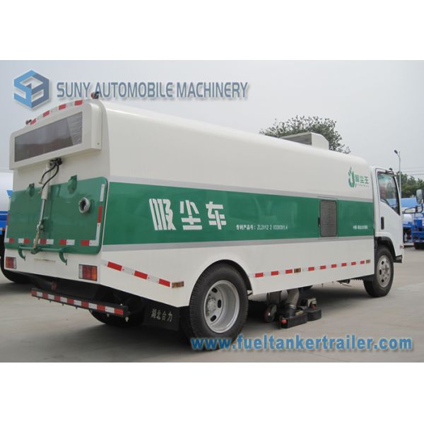 Dust Sunction Isuzu Sanitation Truck , 6 Wheels 4 X 2 3500KG Road Cleaning Truck