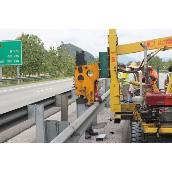 Автомагистраль W Beam 2 Сгибающие ограждения Специализированный дорожный транспорт дорога Стальной барьер