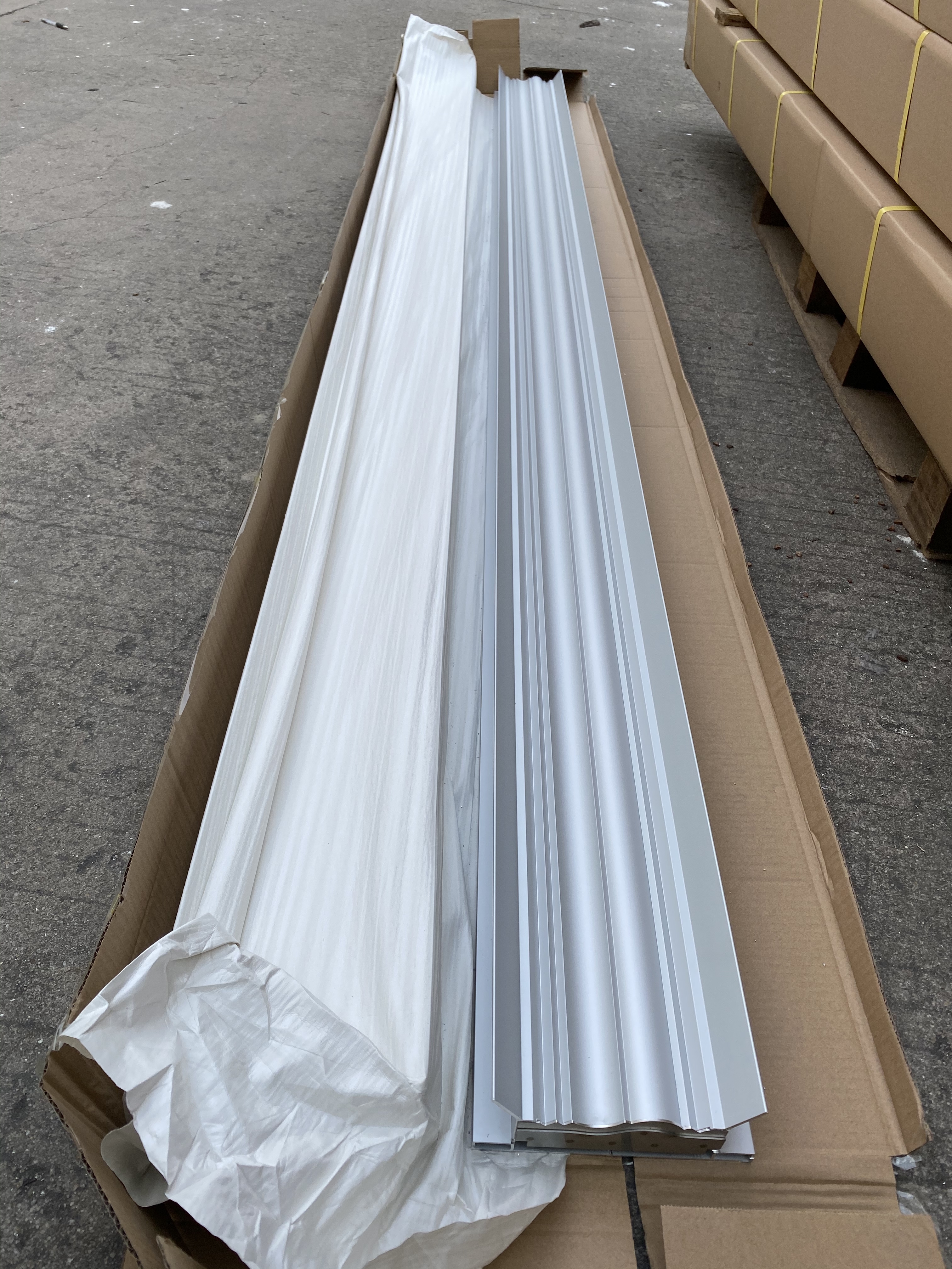 Custom Pattern Aluminium Gypsum Cornice Mould  Durable Plaster Coving Film Coated