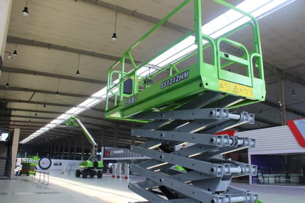 SS1212HM Sky Lift Platform Mobile Elevating Work Platform Capacity 320kg