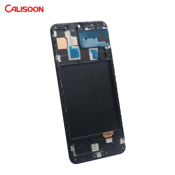 Ecrã LCD Samsung com 3 portas HDMI para experiência de alta definição
