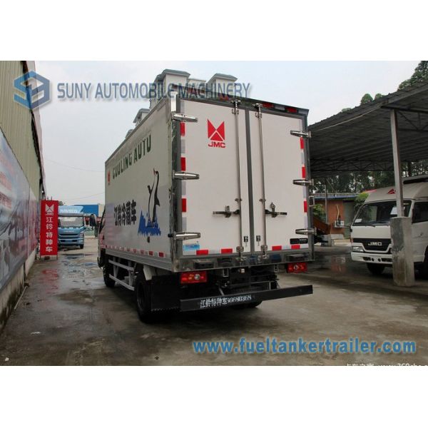 Euro 4 3000KG JMC Refrigerated Box Truck refrigerator freezer cargo van