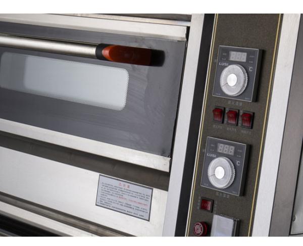 Double Deck Gas Industrial Baking Oven Four Trays For Restaurant