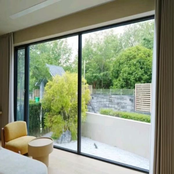Ventana abatible de aluminio de primera calidad y alto rendimiento con vidrio templado para máxima resistencia
