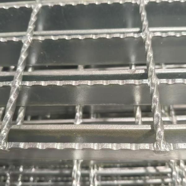 Modern Hot Galvanized Steel Flat Bar Grating Soldado Decking de piso para ambiente industrial