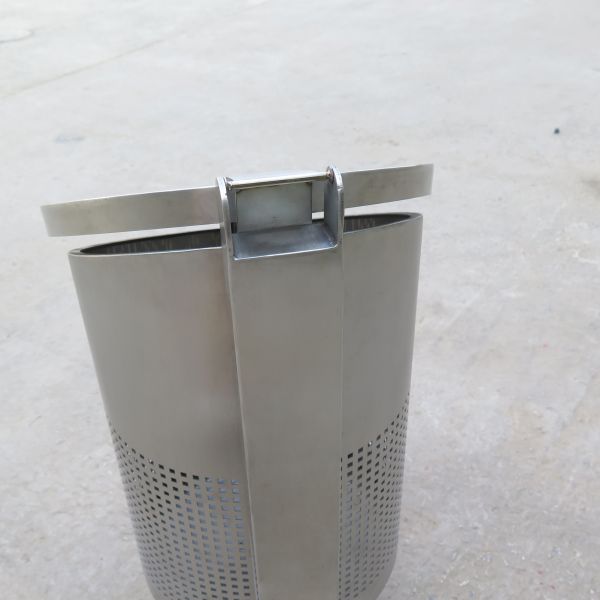 Пефорированный мусорный бак нержавеющей стали 30L на открытом воздухе
