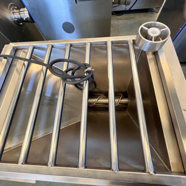 Factory Direct Wholesale Meat Grinder SJR-D130 500-1200kg/h Stainless Steel Meat Mincer for Commercial Butcher Shop
