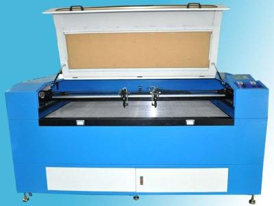 máquina del grabador del laser de la Doble-cabeza para el cuero, ropa