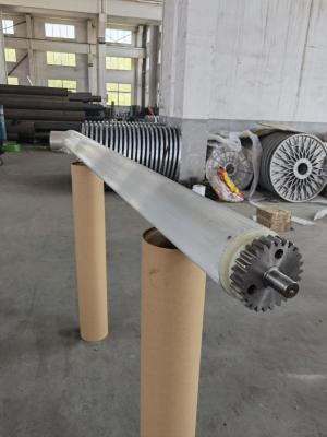 Os rolos do enrolamento de matéria têxtil da máquina de enrolamento da tela aparecem peça sobresselente da máquina
