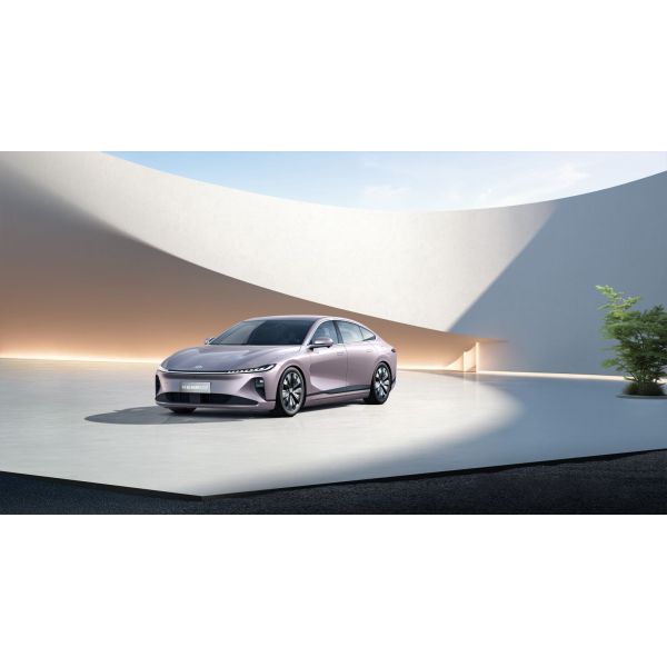 Chang'an A07 Sedan EV e Reev Duas combinações de duração da bateria 515 km (EV) e 1200 km (1.5T motor Reev)