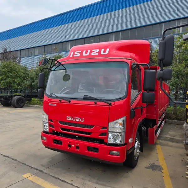 Isuzu 700p 4X2 Drive General Cargo Truck Price /The Length of The Container Is 6 Meters.