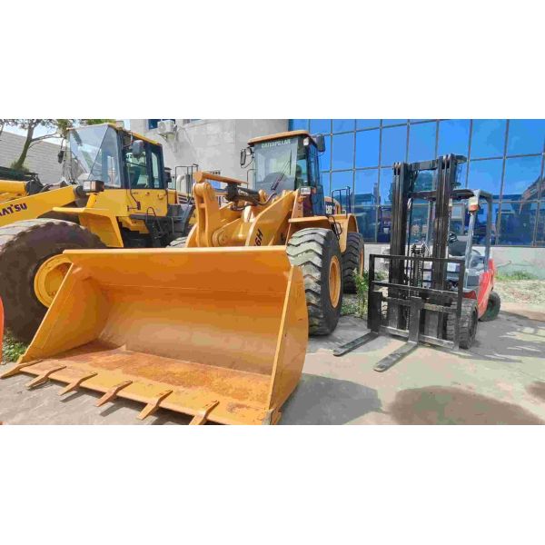 Мощный погрузчик 966H с емкостью 3,3 м3 262 л.с. и максимальной скоростью 38,1 к