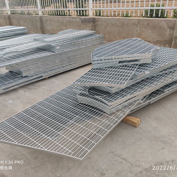 Special Shaped Steel Grating Hot Dip Galvanized Customized G325/30/100