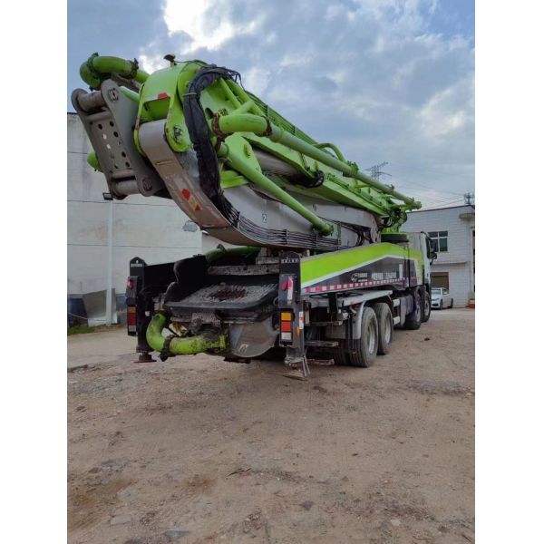 43000kgs Zoomlion 56m Used Concrete Pump Truck Truck Mounted Pump Concrete Boom Pump