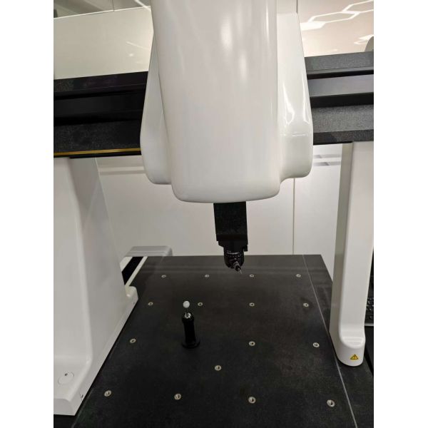 CMM Measuring Machine Supporting Complex Part Inspection and Dimensional Verification in Precision Machining Environments