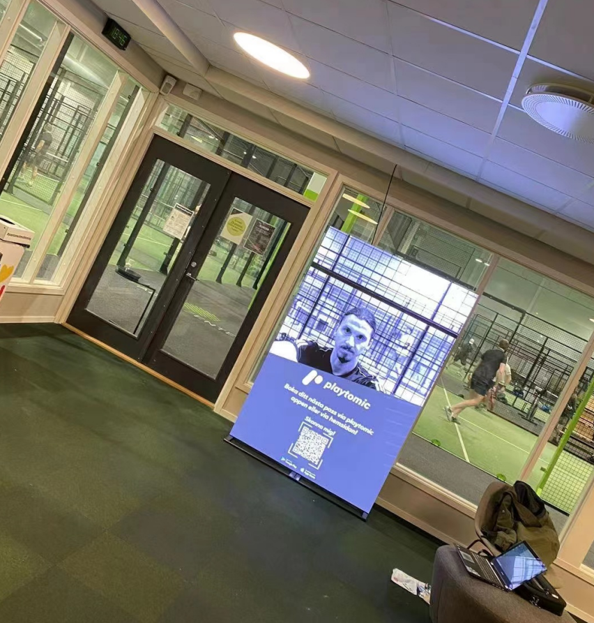 Portable Indoor Floor Standing P1 P2 P2.5 P3 Poster LED Display Support USB / WiFi / 4G