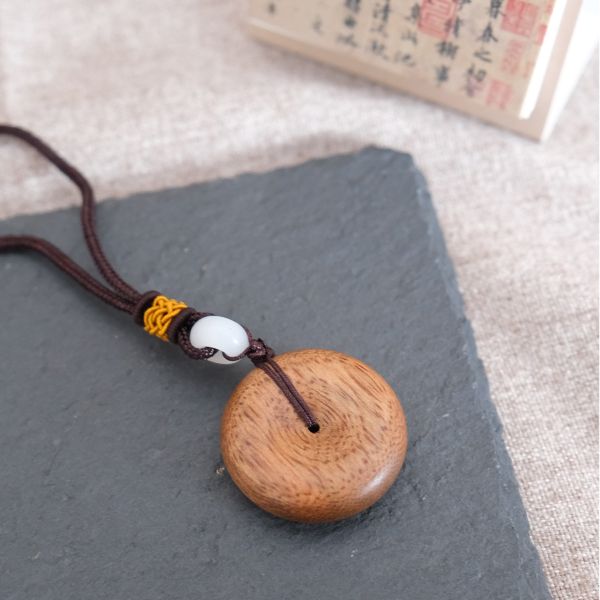 Long Lasting Moderate Sillage Agarwood Pendant Lucky Card OUD Natural Raw Material