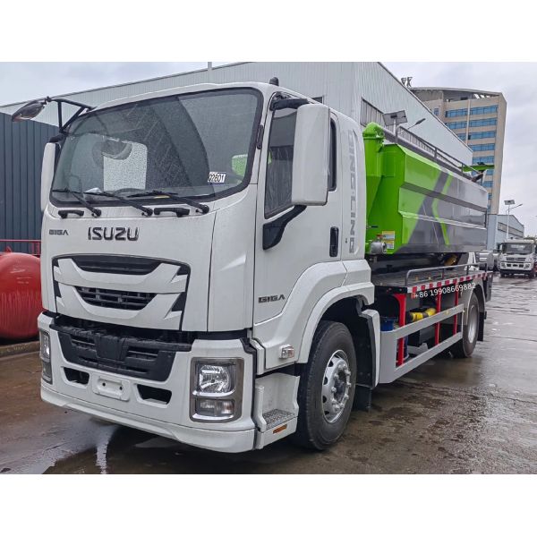 Camion d'aspiration d'eaux usées ISUZU 4x2 conducteur 10000L avec pompe à vide pour l'aspiration des eaux usées, camion-citerne de vidange à vide