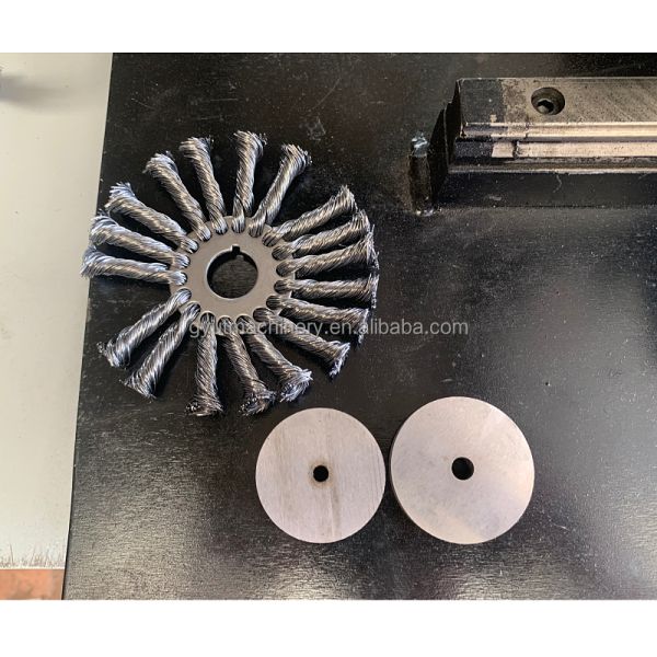 Легкоуправляемая стальная щетка для строительных работ