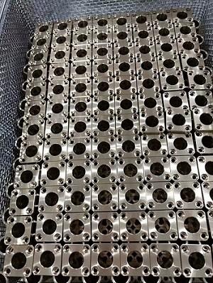 High Hardness Mold Bushings For Automotive Die Guides Low Friction Custom size