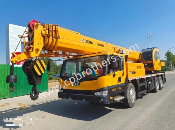 Xg 25ton Used Mobile Truck Crane 2013 Machinery with ISO9001 Certification Folding